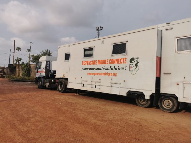 Dispensaire mobile connecté - Espoir Santé Afrique_Vue latérale